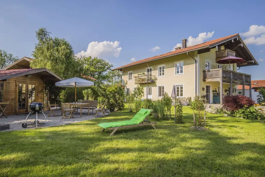 k-08_Haus_Aussen_garten