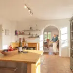 Küche mit Balkon