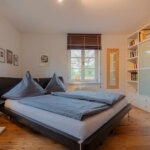 Schlafzimmer Chiemsee Sonne 01