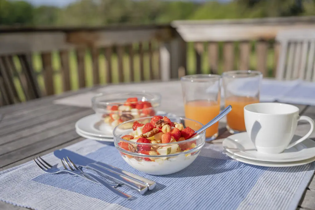 Terrasse_Chiemsee_Sonne_Frühstück