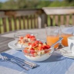 Terrasse Chiemsee Sonne Fruehstueck