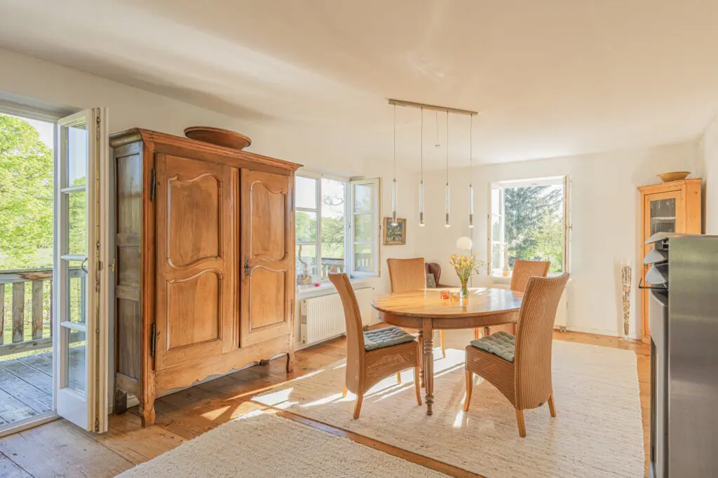 Wohnzimmer_Essbereich_Chiemsee_Sonne_01