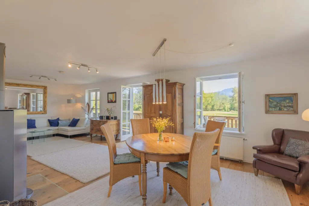Wohnzimmer_Essbereich_Chiemsee_Sonne_02